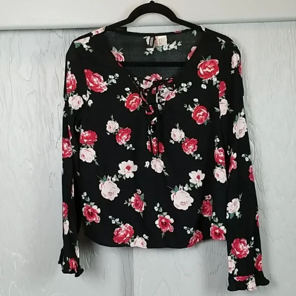 🖤 5/$20 🖤 DIVIDED black floral top